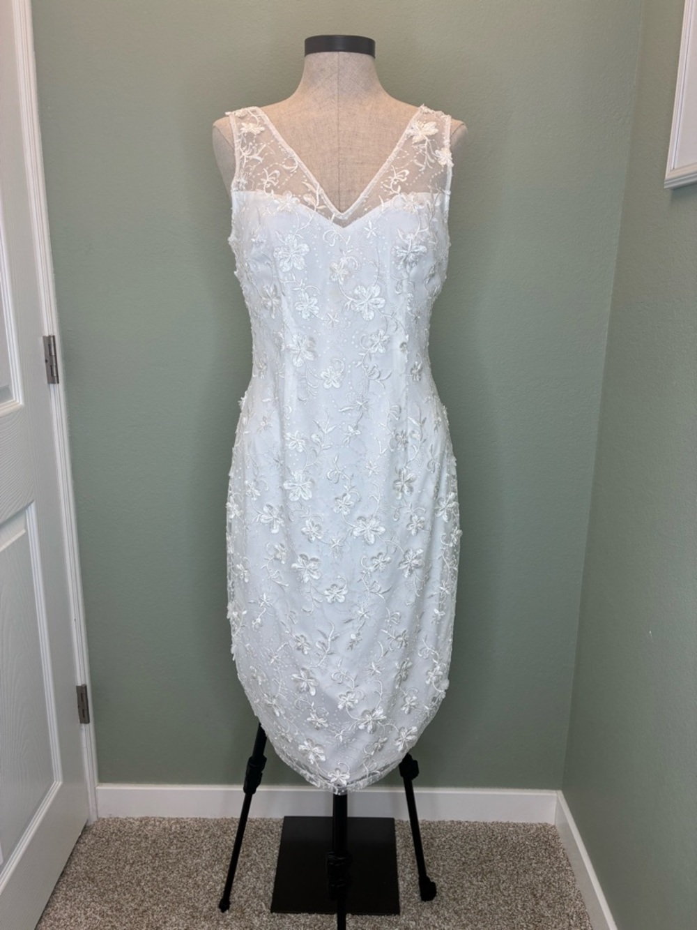 Adrianna Papell white sequins Floral V-Neck Sheath Dress